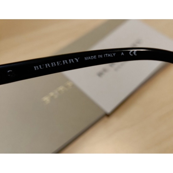 NWT Authentic Burberry Aviators in Black/Grey - Picture 4 of 4